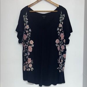 Torrid 3X Plus Women’s Black Tee w/ Pink Floral Details #flowy #soft #feminine